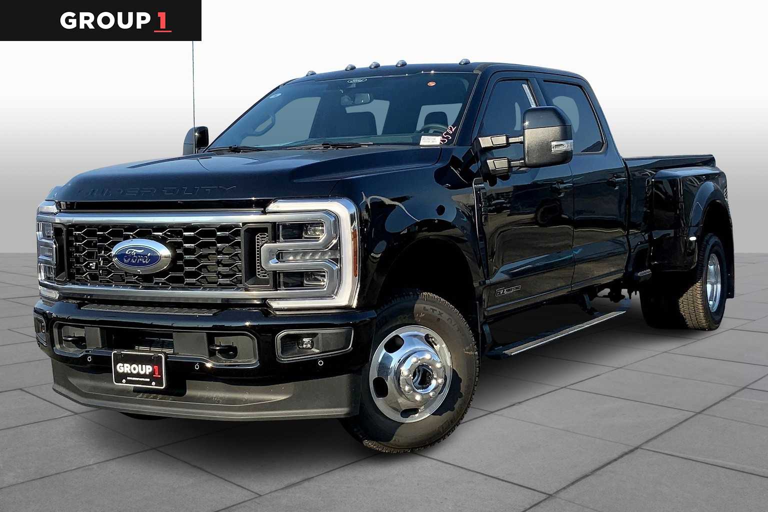 2025 Ford F-350 Super Duty Platinum's photo
