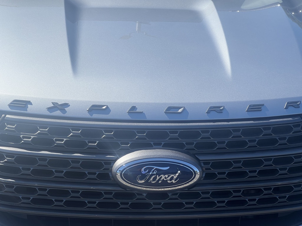 2022 Ford Explorer XLT photo 3