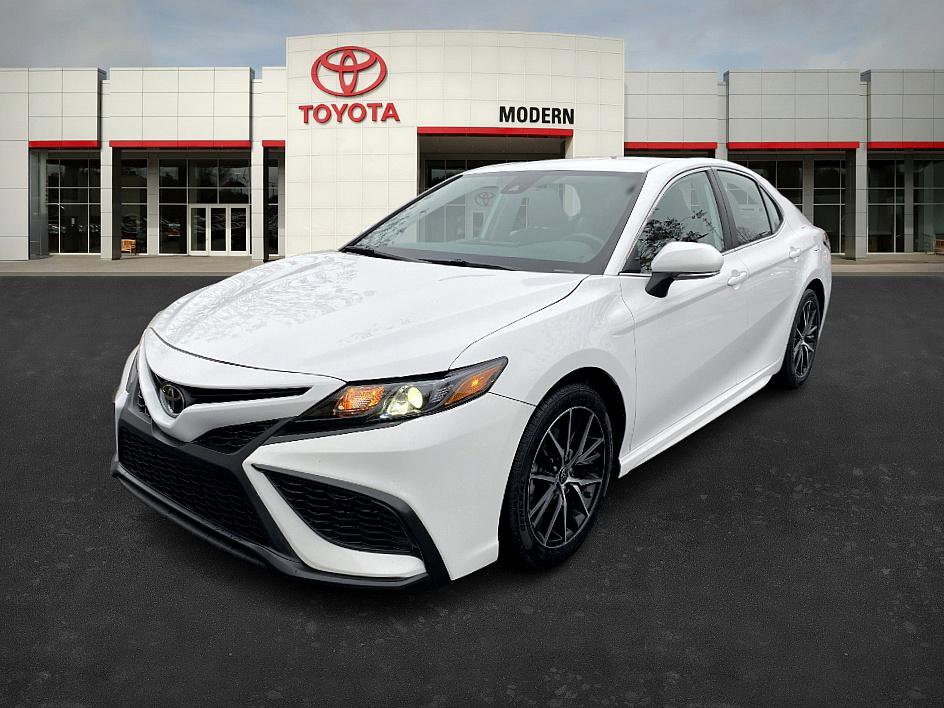 2024 Toyota Camry SE's photo