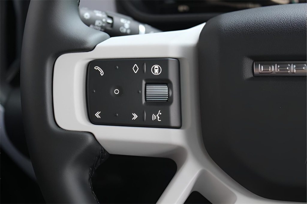 2025 Land Rover Defender 110 S photo 20