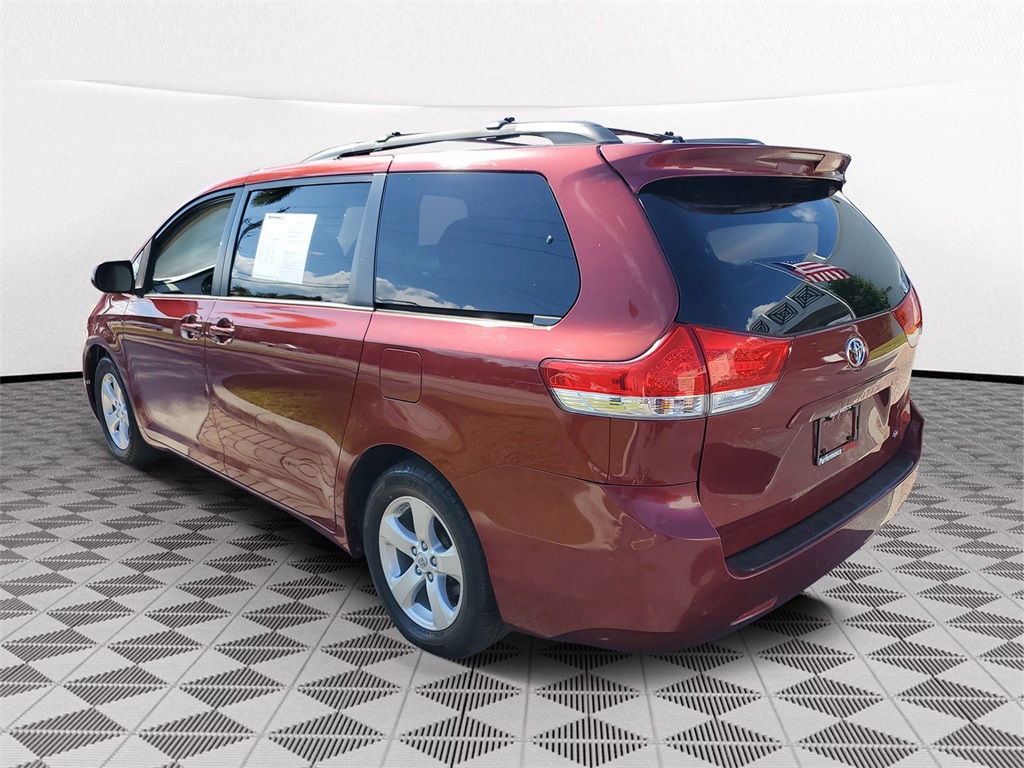 2013 Toyota Sienna LE photo 4