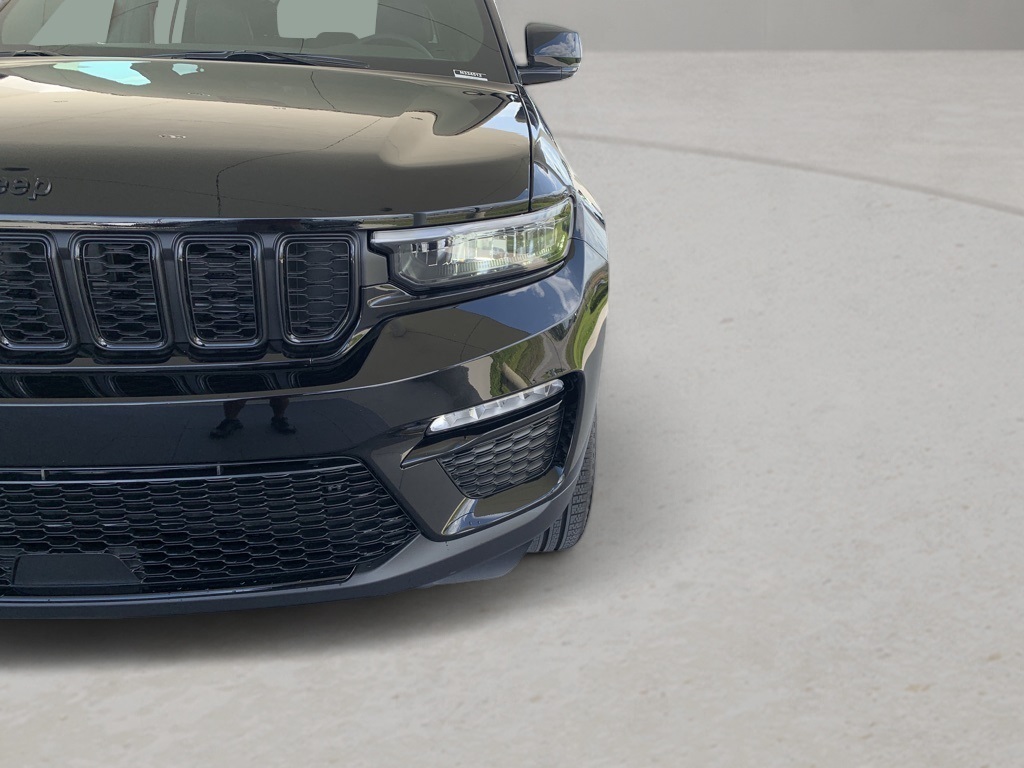 2025 Jeep Grand Cherokee Limited photo 4