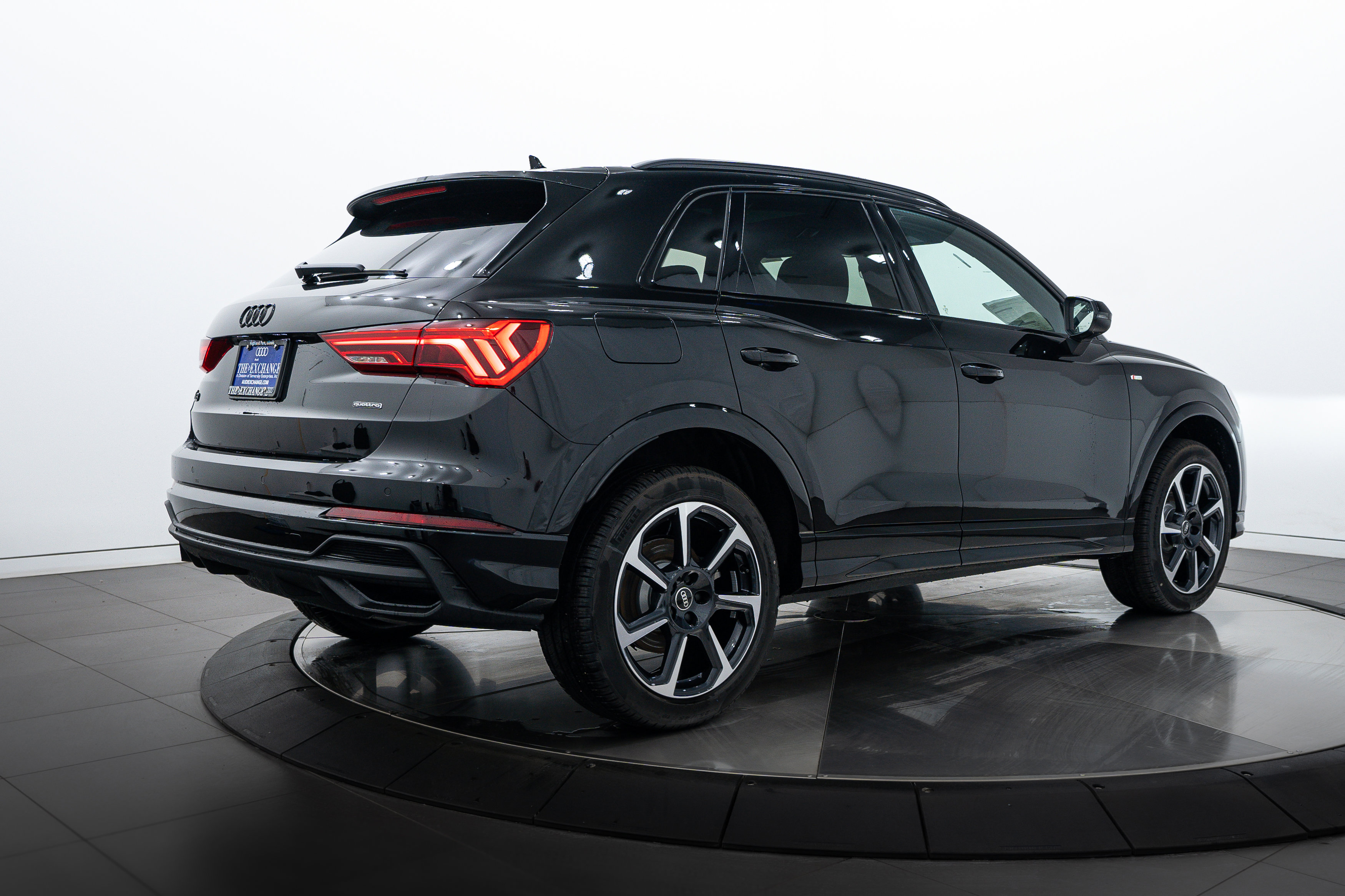 2025 Audi Q3 S line Premium Plus photo 2