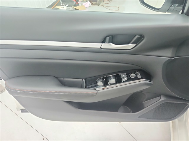 2025 Nissan Altima 2.5 SR photo 33