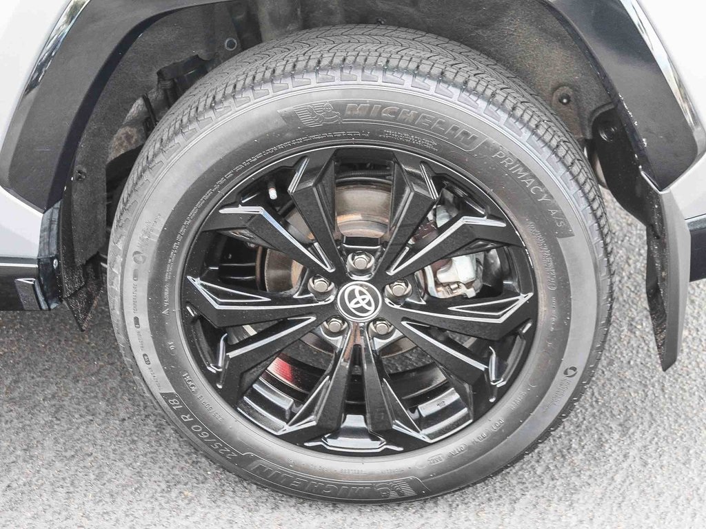 2022 Toyota RAV4 Hybrid SE photo 2