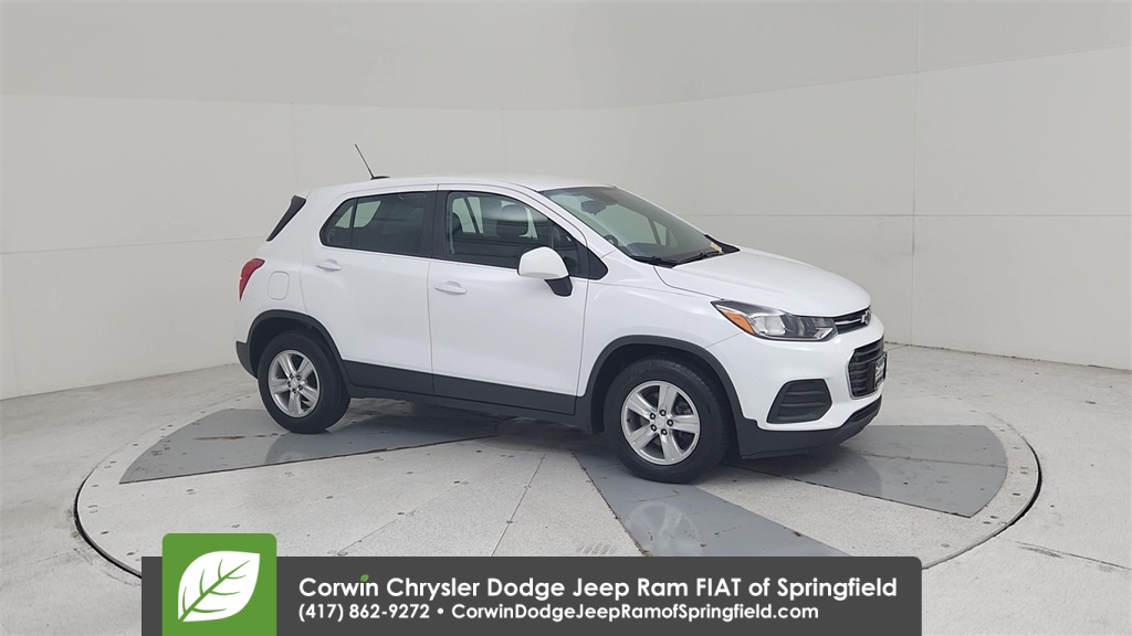 2019 Chevrolet Trax LS photo 2