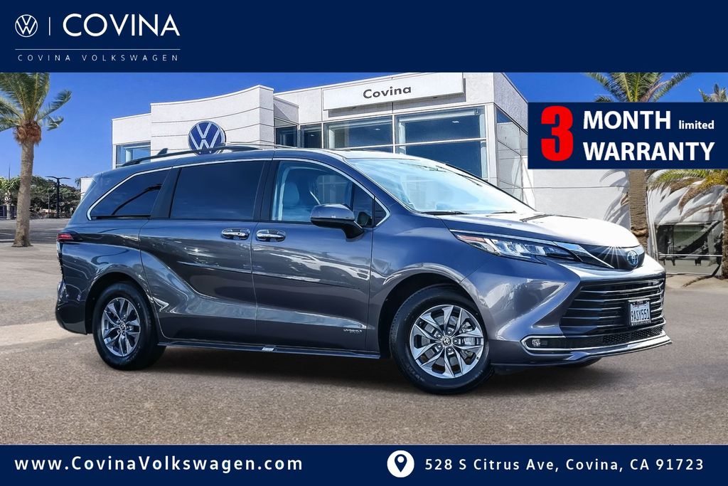 2021 Toyota Sienna XLE's photo