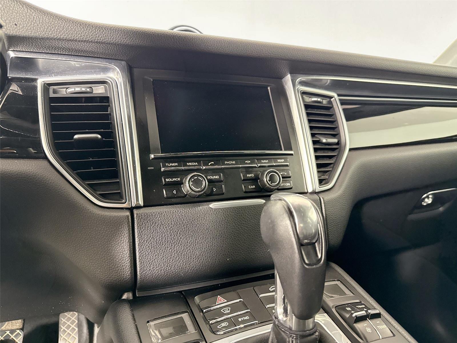 2015 Porsche Macan S photo 11