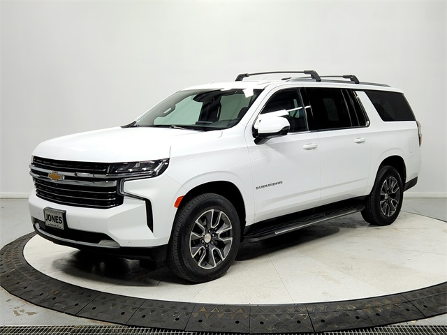 2024 Chevrolet Suburban LT photo 3