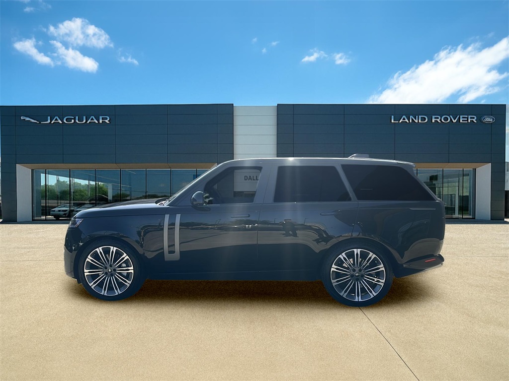 2023 Land Rover Range Rover SE photo 2