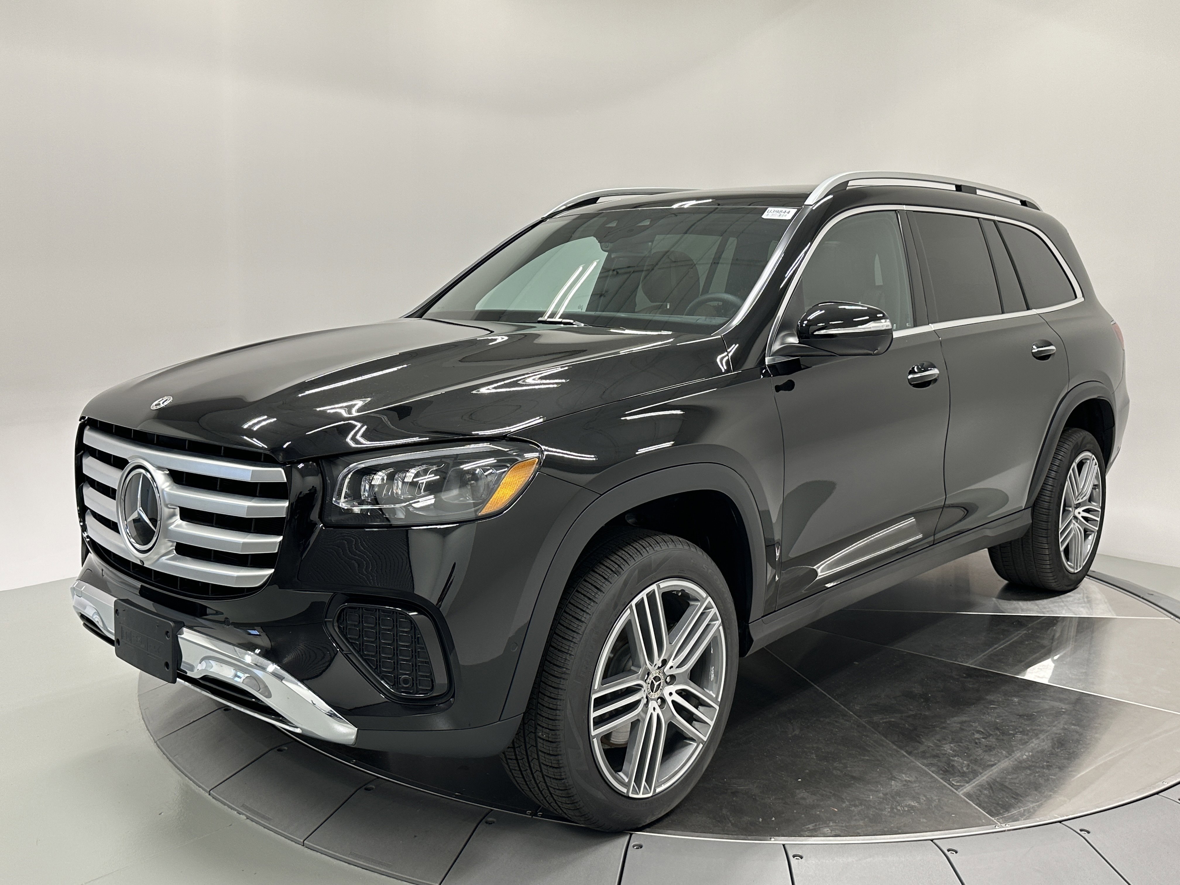 2024 Mercedes Benz GLS 450 4MATIC photo 3