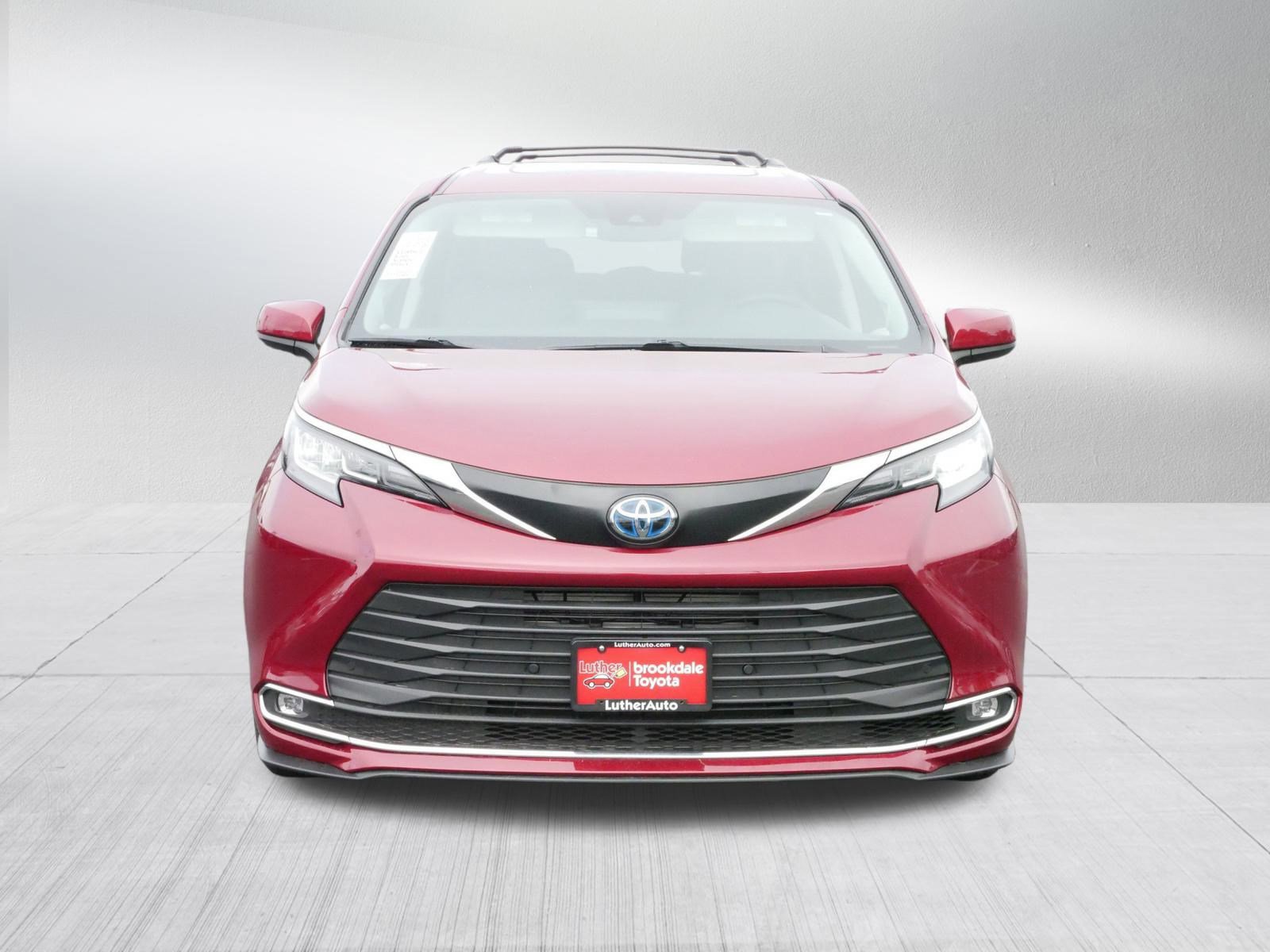 Certified 2022 Toyota Sienna XLE with VIN 5TDJSKFC8NS050919 for sale in Brooklyn Center, Minnesota
