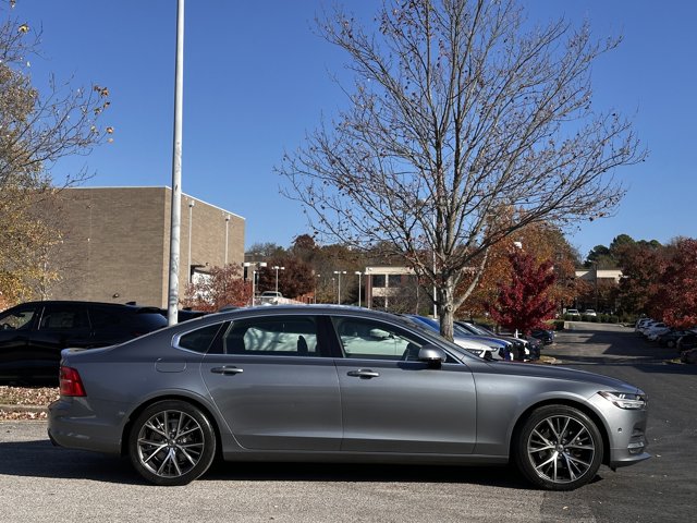 2018 Volvo S90 Momentum photo 2
