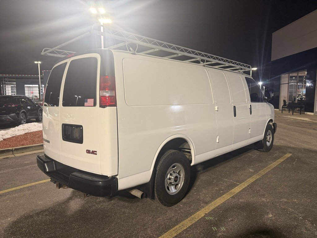 2018 GMC SAVANA - Image 2