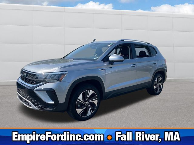 2024 Volkswagen Taos SE's photo