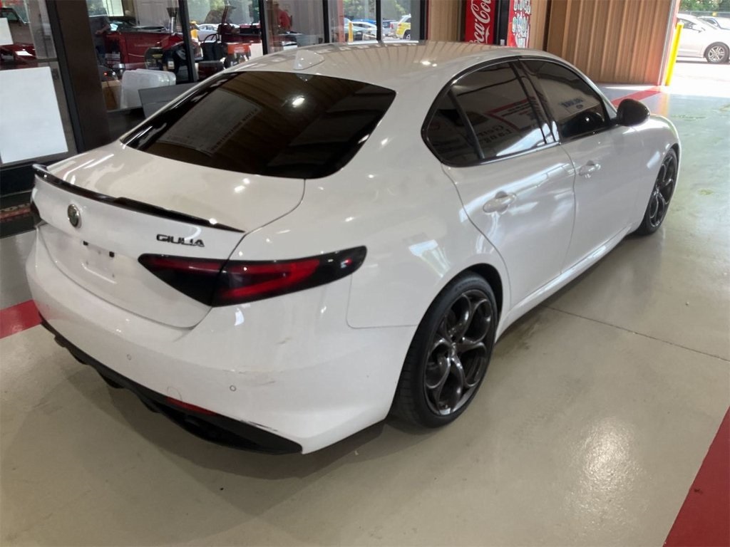 2019 Alfa Romeo Giulia Base photo 5