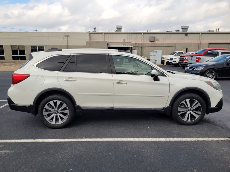 2018 Subaru Outback 2.5i Touring photo 2