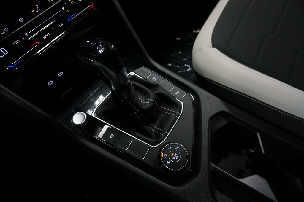 2025 Volkswagen Taos SE photo 15