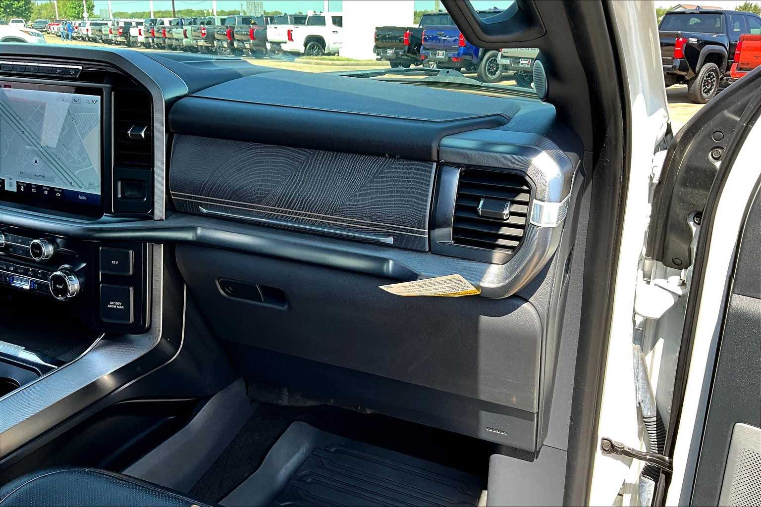 2022 Ford F-150 Platinum photo 18