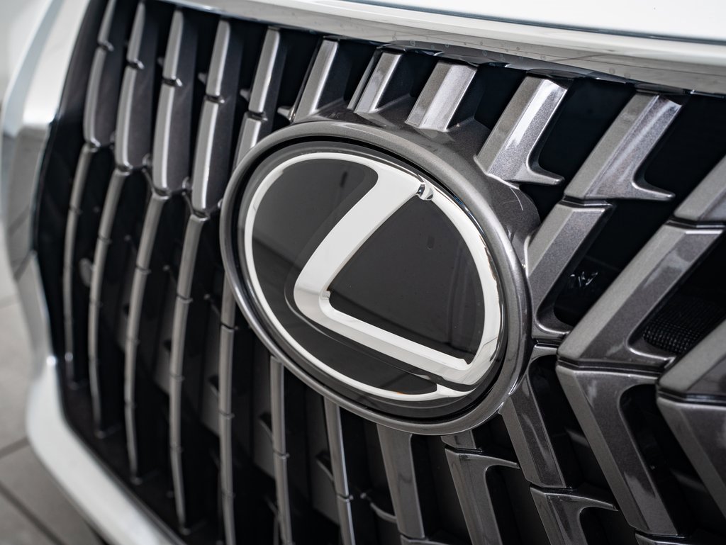 2025 Lexus ES 300h photo 3
