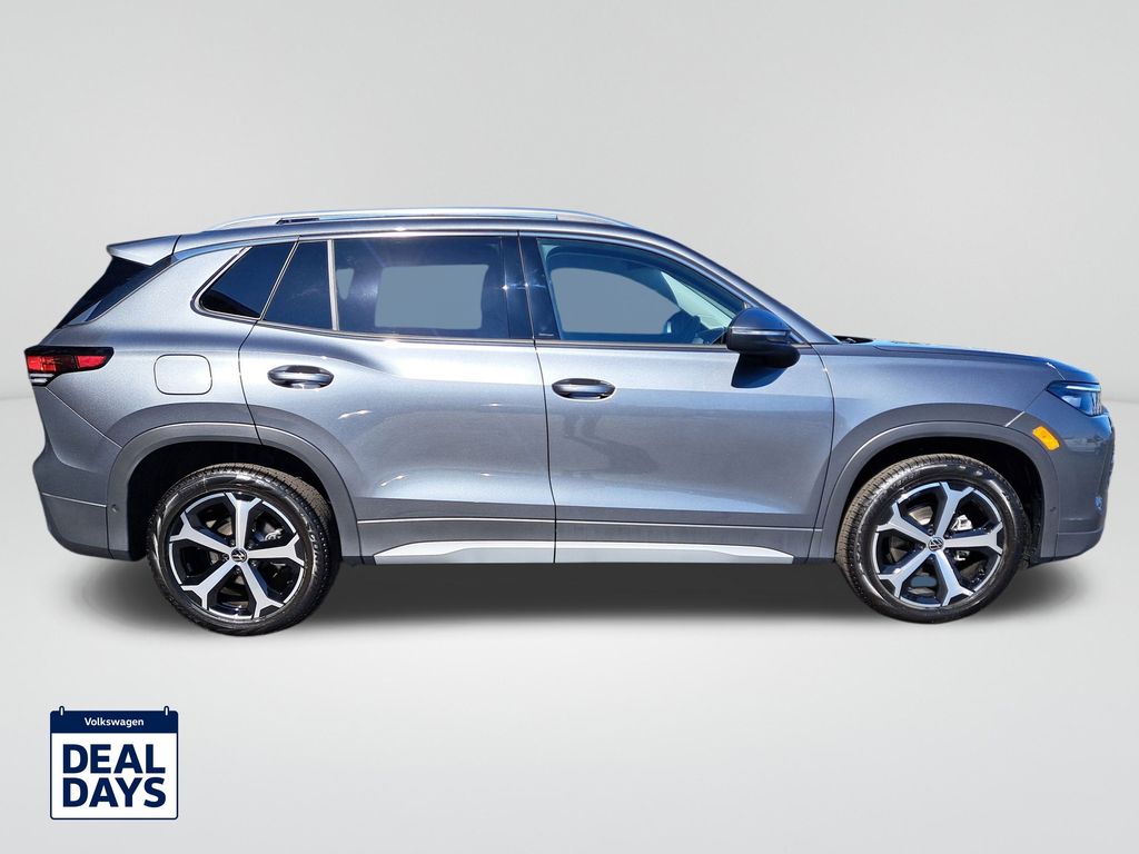 2025 Volkswagen Tiguan SE photo 2