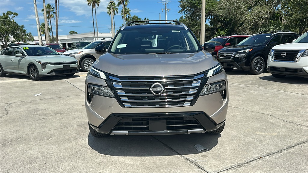 2026 Nissan Rogue Platinum photo 2