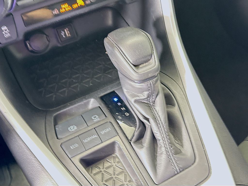 2024 Toyota RAV4 LE photo 16