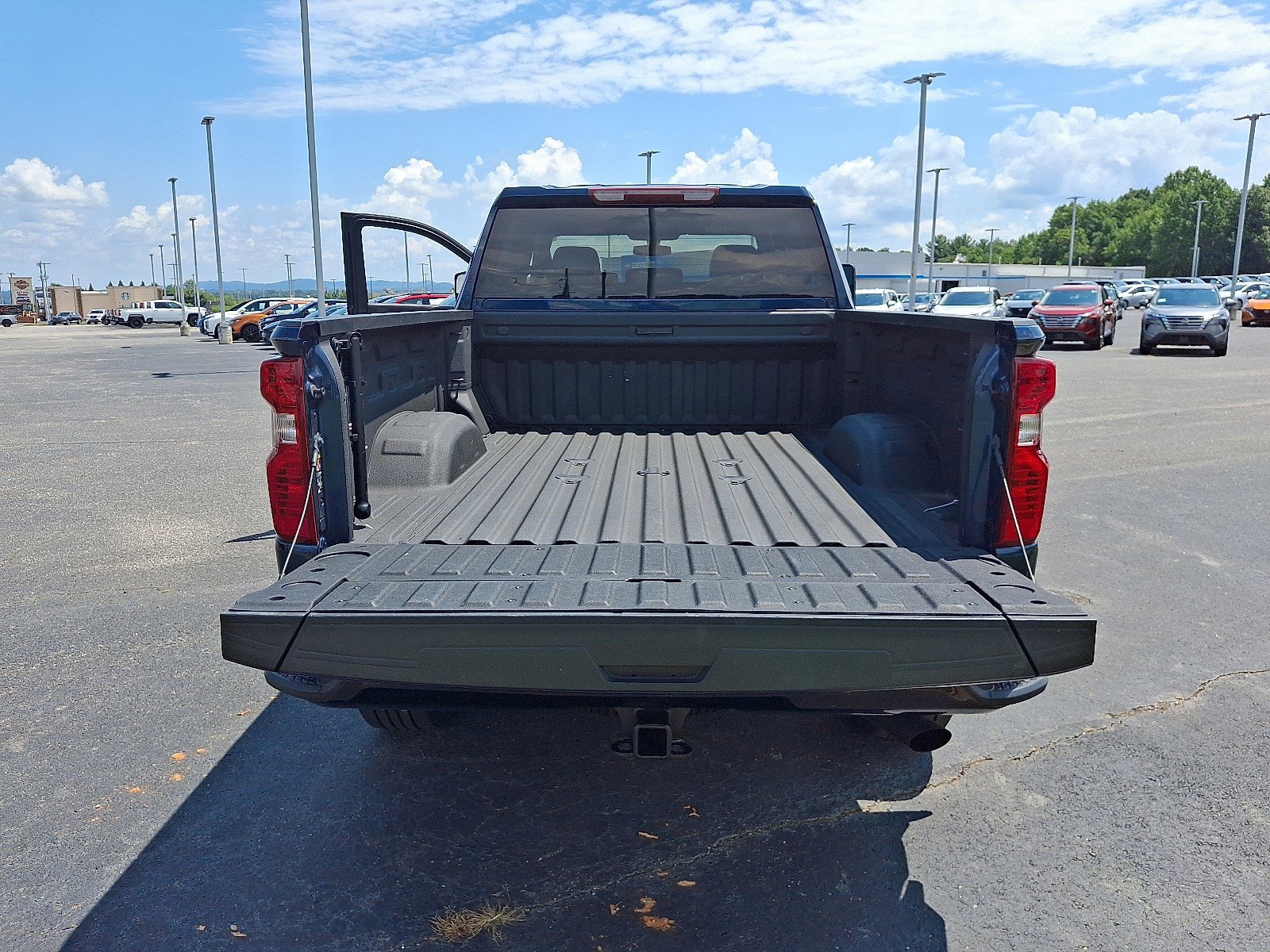 2023 Chevrolet Silverado 2500HD Custom photo 28