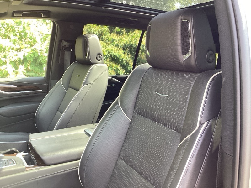 2023 Cadillac Escalade Premium Luxury photo 16
