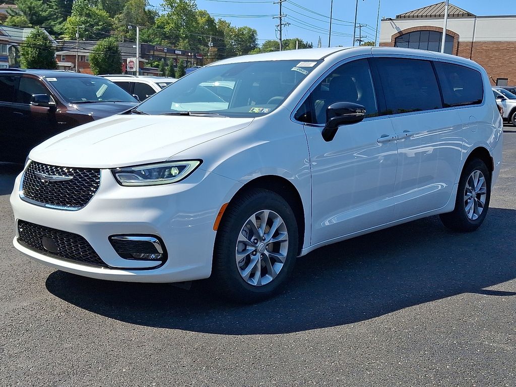 2026 Chrysler Pacifica photo 3