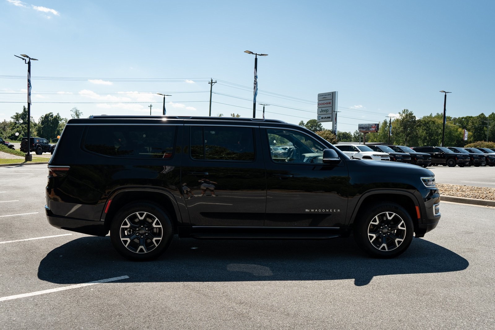 2023 Jeep Wagoneer L Series III photo 9