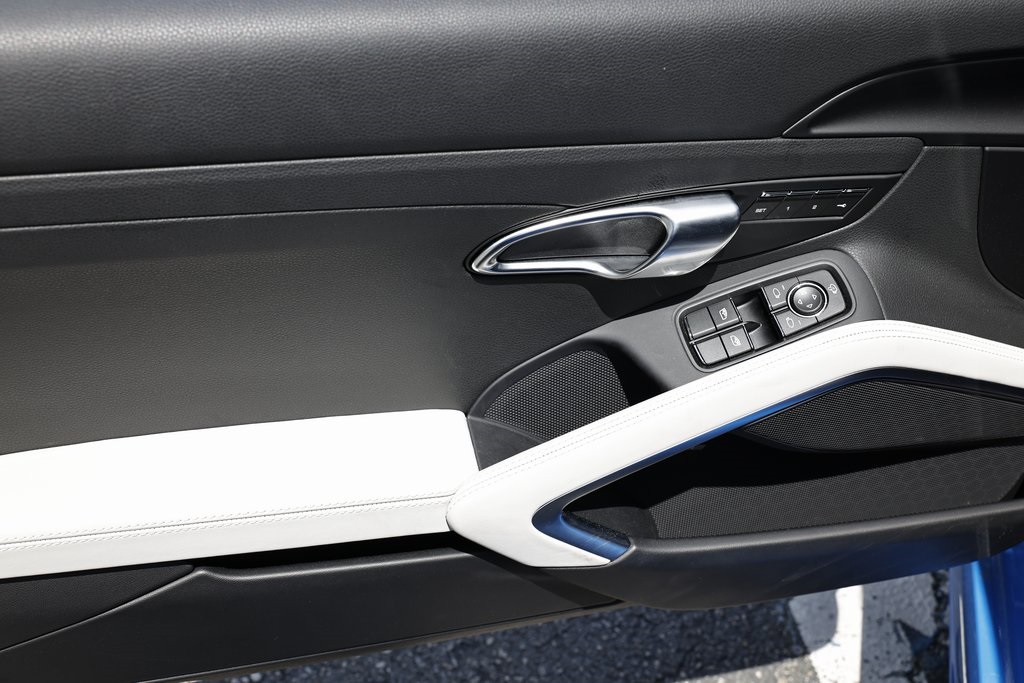 2025 Porsche Cayman Base photo 17