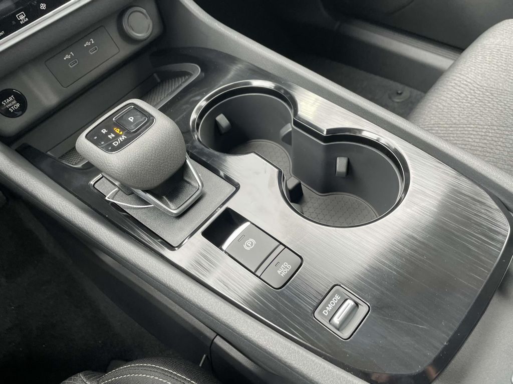 2026 Nissan Rogue SV photo 21