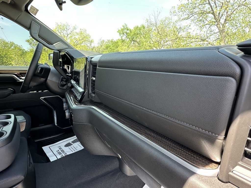 2025 Chevrolet Silverado 1500 LT photo 11