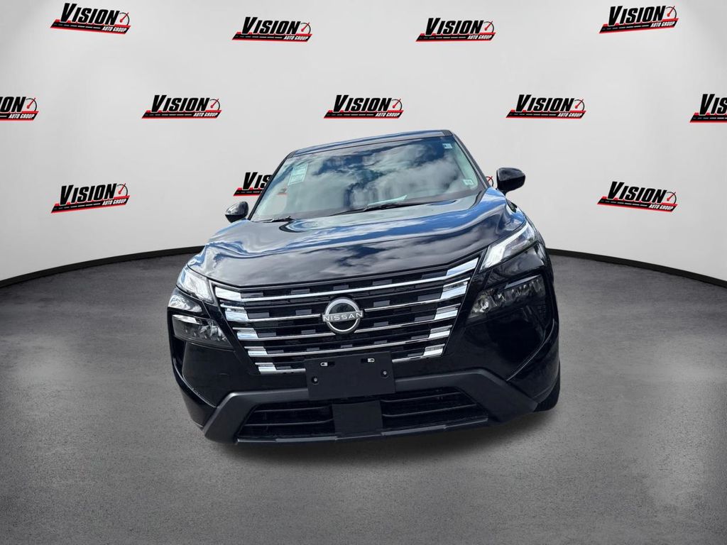 2026 Nissan Rogue SV photo 2