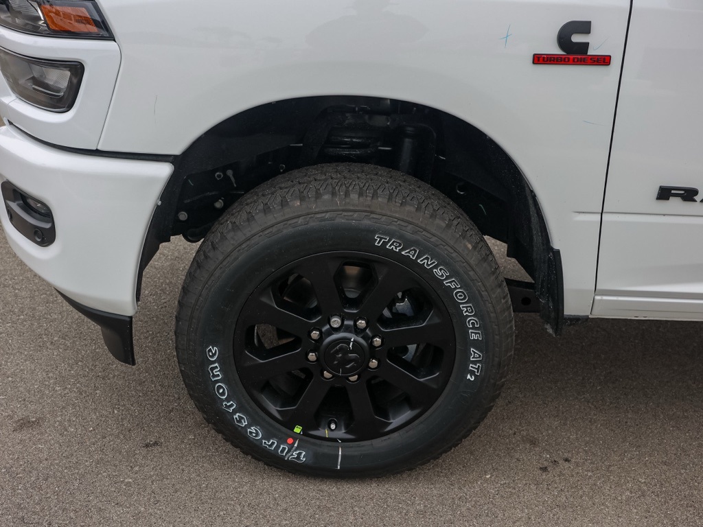 New 2026 Bright White Clear-Coat Exterior Paint RAM Big Horn Night Edition image 10