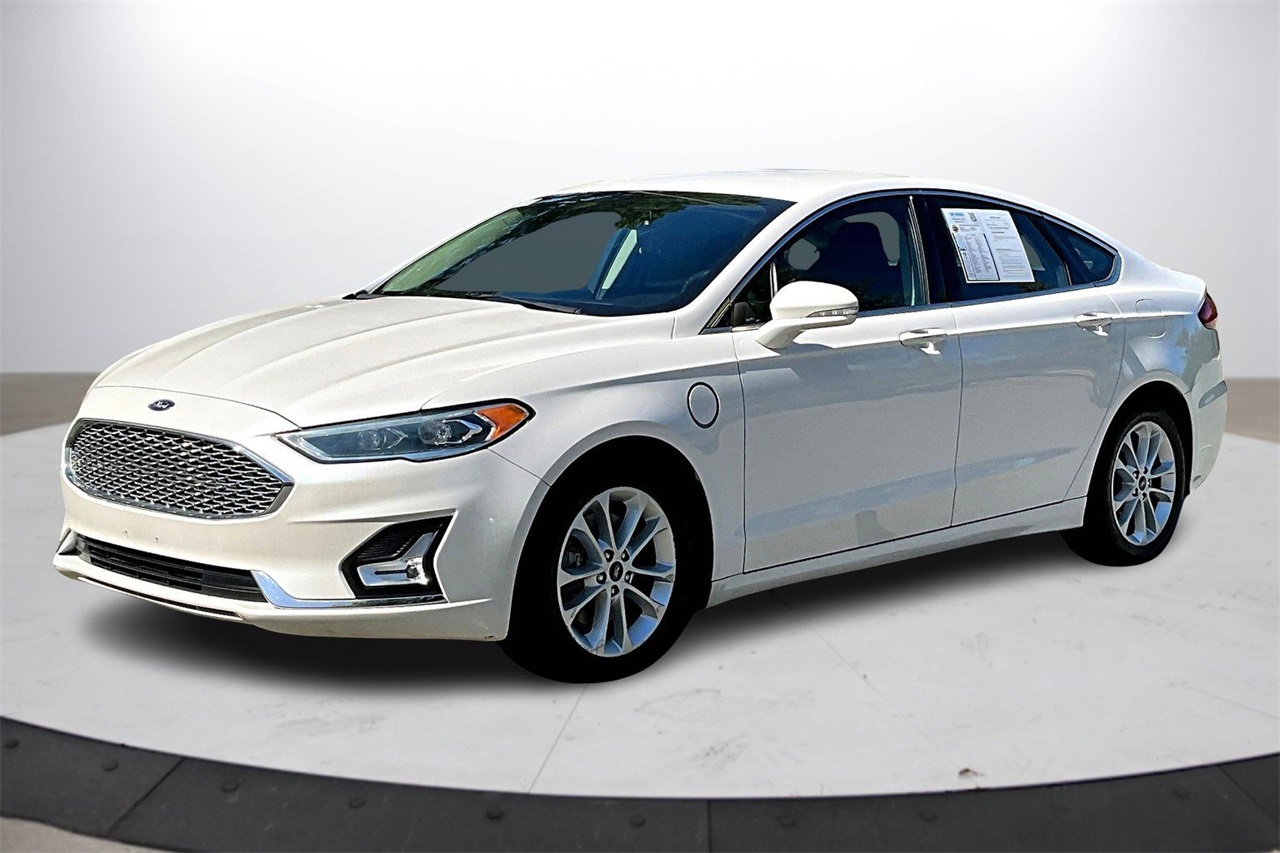 2019 Ford Fusion Energi Titanium photo 4