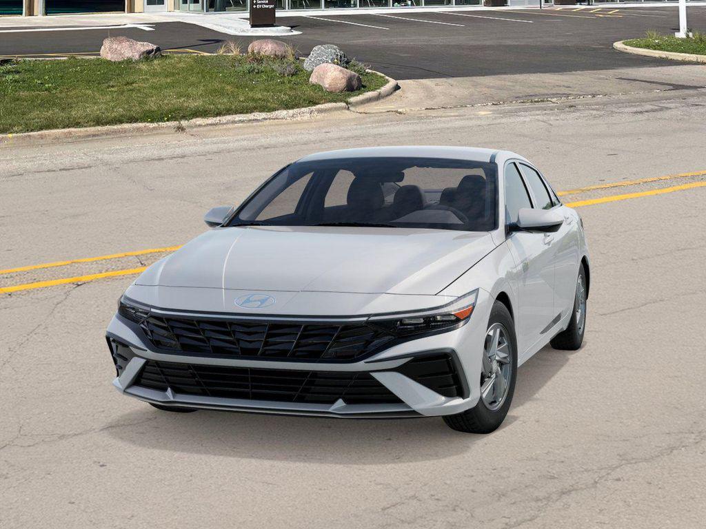 2026 Hyundai Elantra SE photo 4