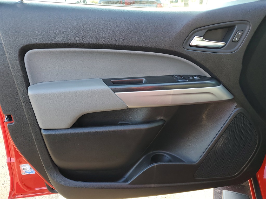 2019 Chevrolet Colorado LT photo 17