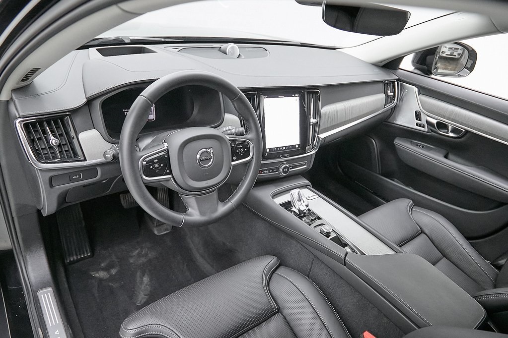 2024 VOLVO V90CC - Image 12