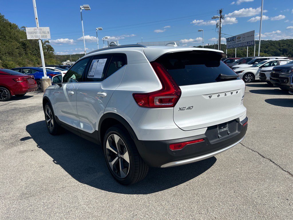 2023 Volvo XC40 Plus photo 4