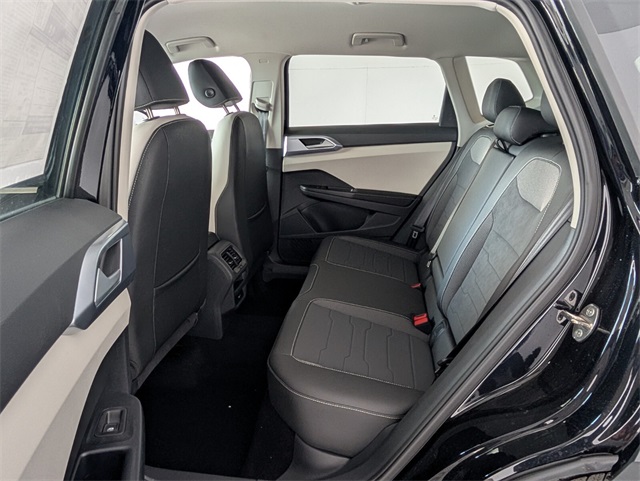 2025 Volkswagen Taos SE photo 7
