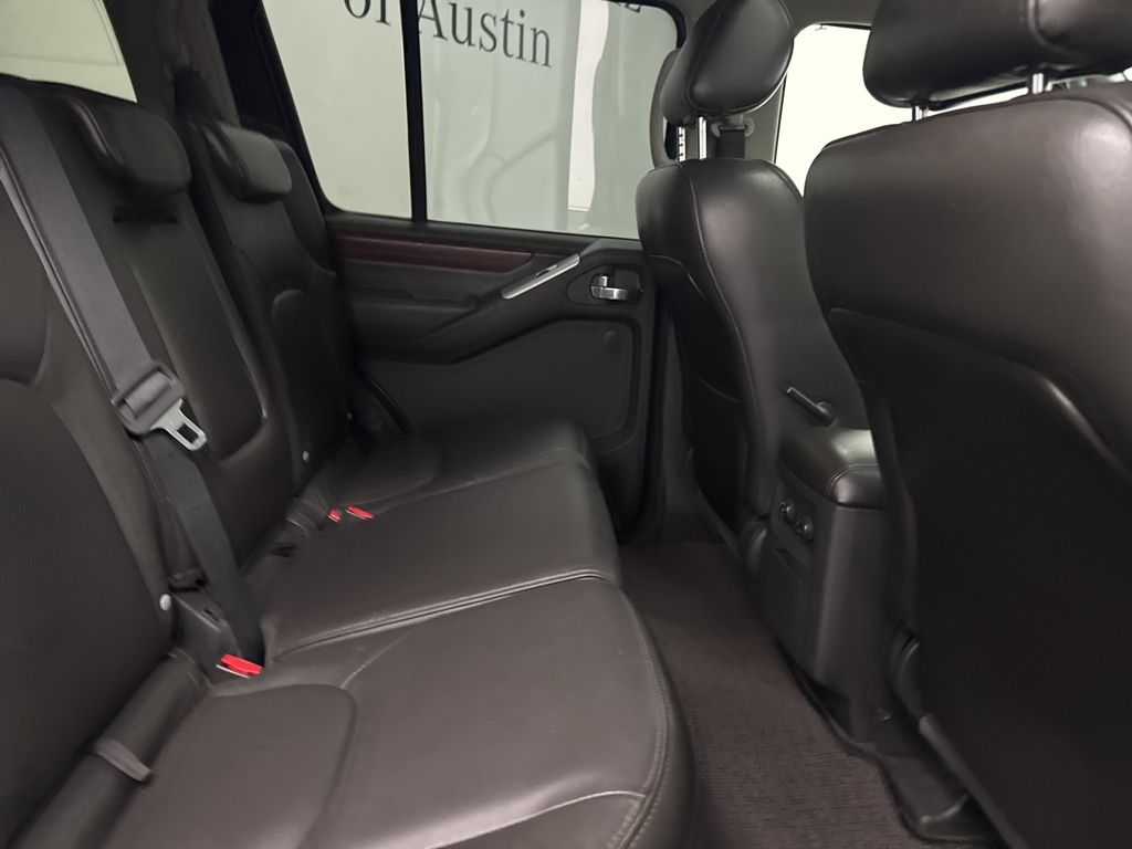 2008 Nissan Pathfinder LE photo 19