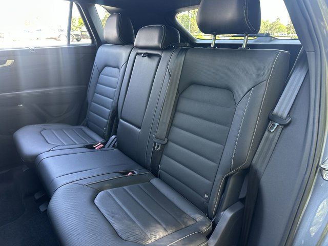 2025 Volkswagen Atlas Cross Sport SEL R-Line photo 15
