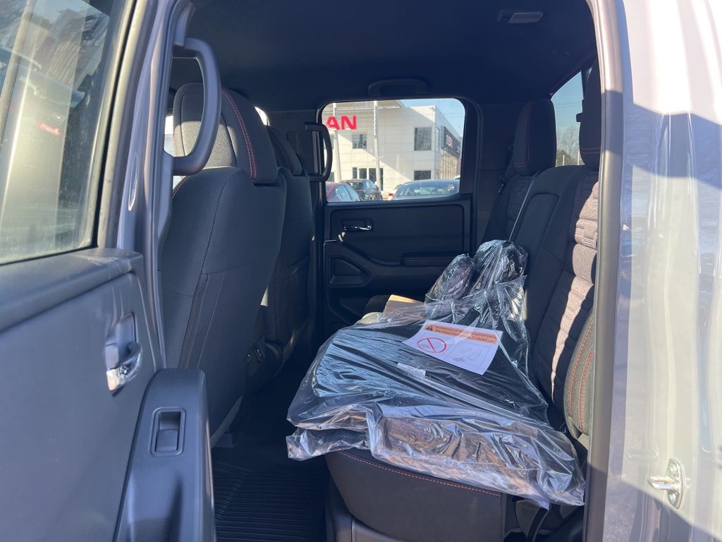 2025 Nissan Frontier Crew Cab PRO-4X photo 13