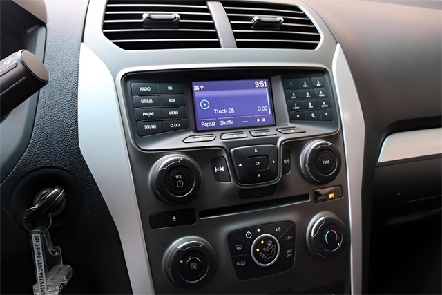 2015 Ford Explorer XLT photo 12