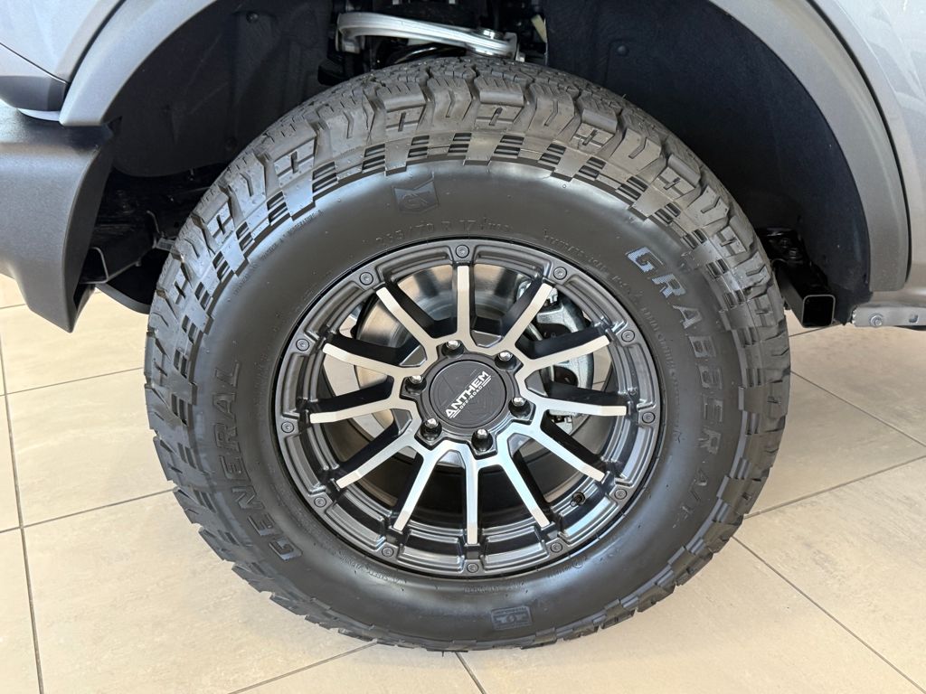 2025 Ford Bronco Base photo 9