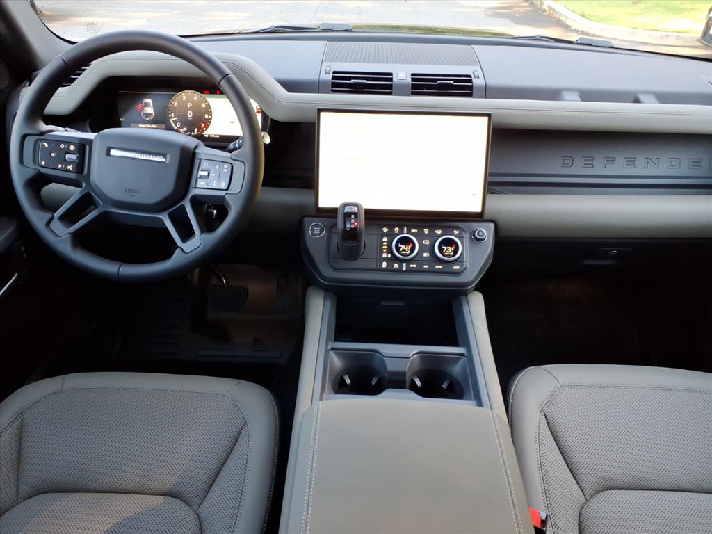 2026 Land Rover Defender 110 photo 4