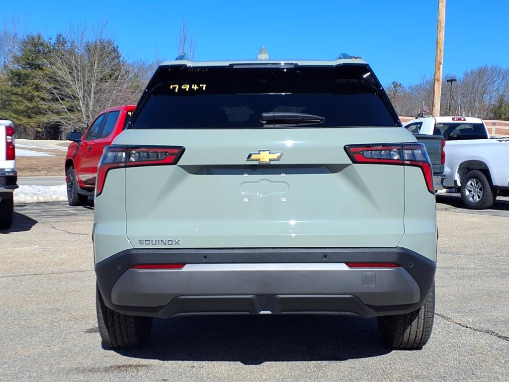 2025 Chevrolet Equinox LT photo 3