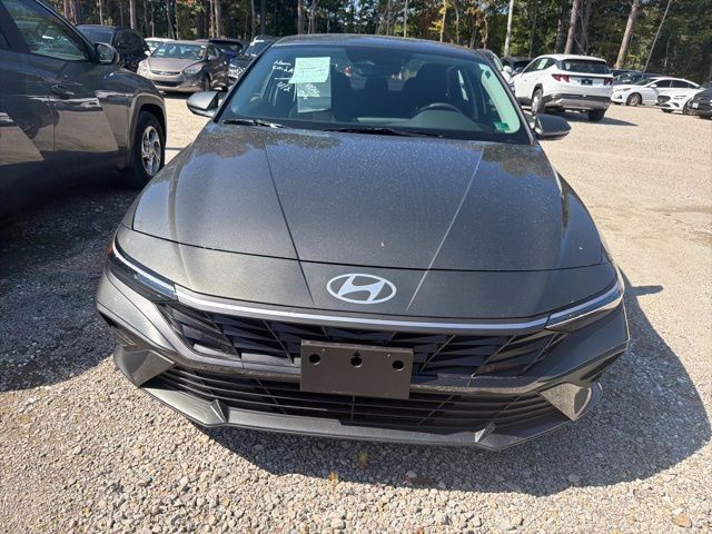 2024 Hyundai Elantra SEL photo 4